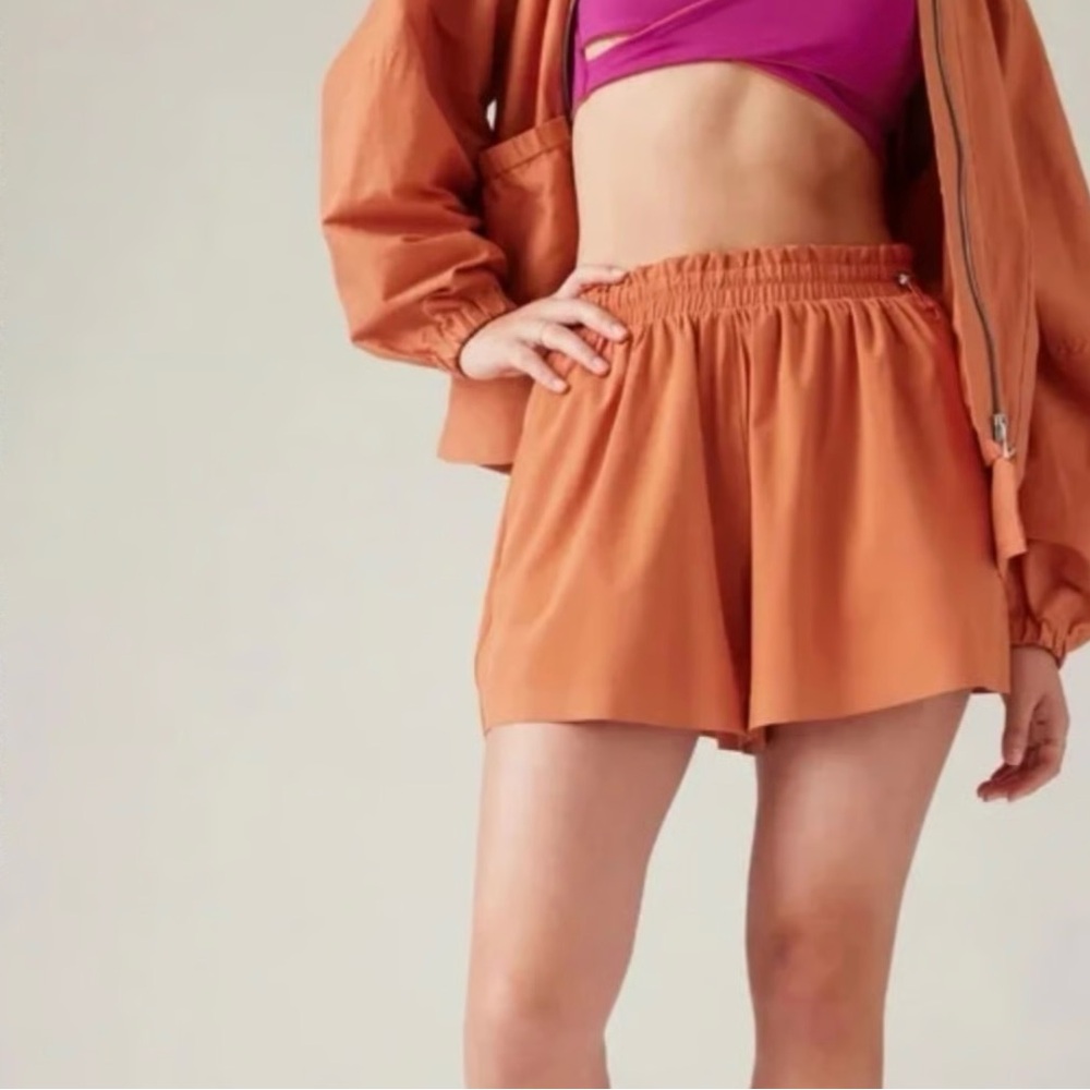 ATHLETA X ALICIA KEYS NWT ENLIGHTEN UP FLUTTER SHORTS